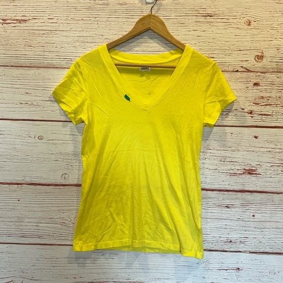 L’Agence Becca V Neck Tee in Buttercup Yellow Sz M - Picture 2 of 9